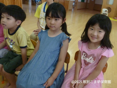 楽しそうに誕生会を過ごしているお子さまの様子