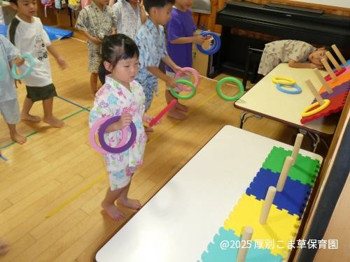 なげわコーナーで遊んでいる子どもたちの様子