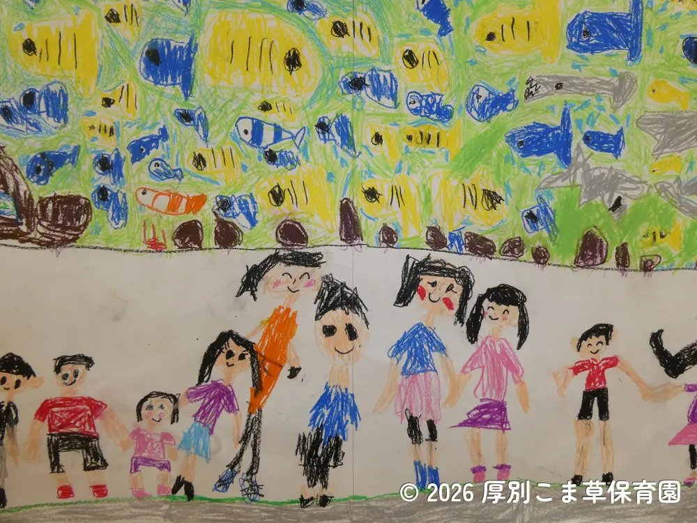 子どもたちが協力して描いた行事の絵の様子
