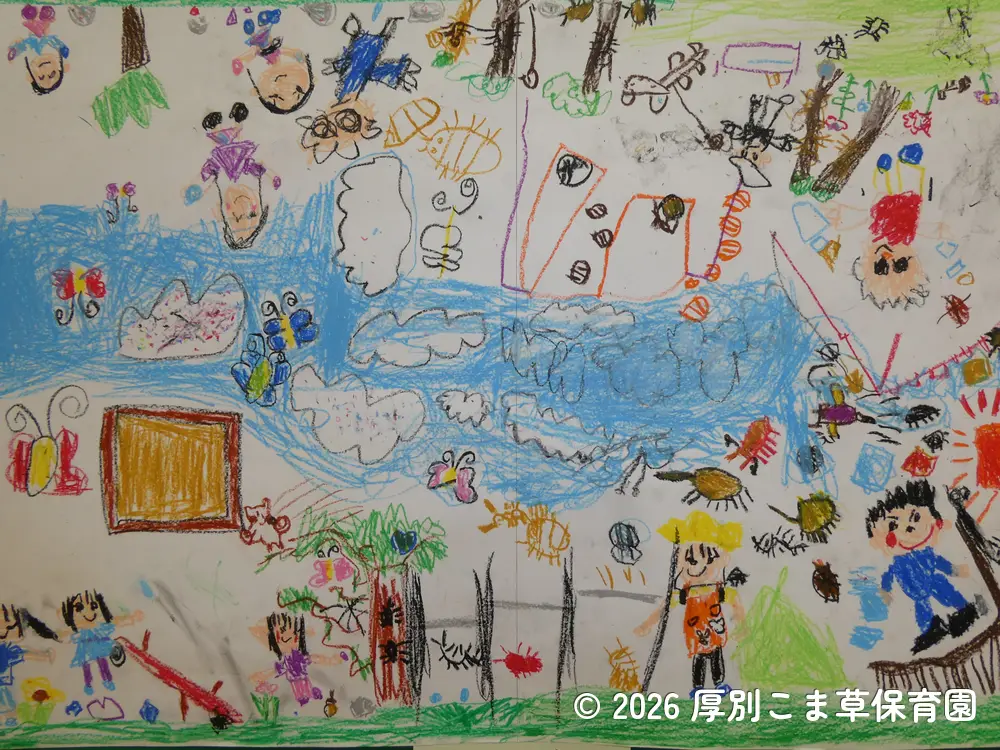 子どもたちが協力して描いた行事の絵の様子