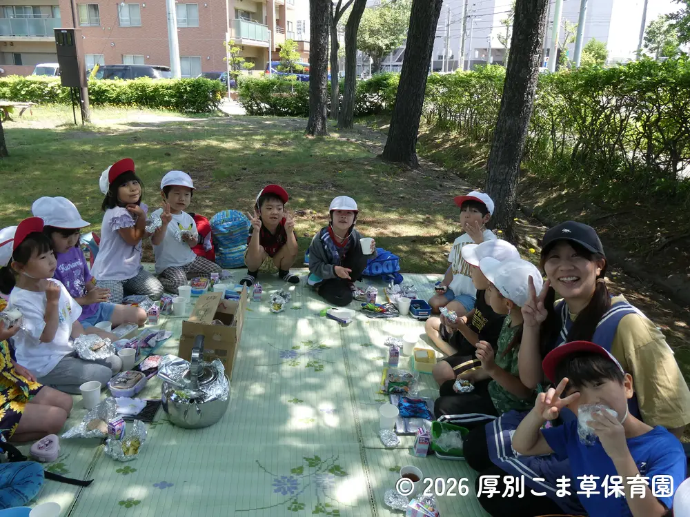 お昼ごはんを食べている子どもたちの様子