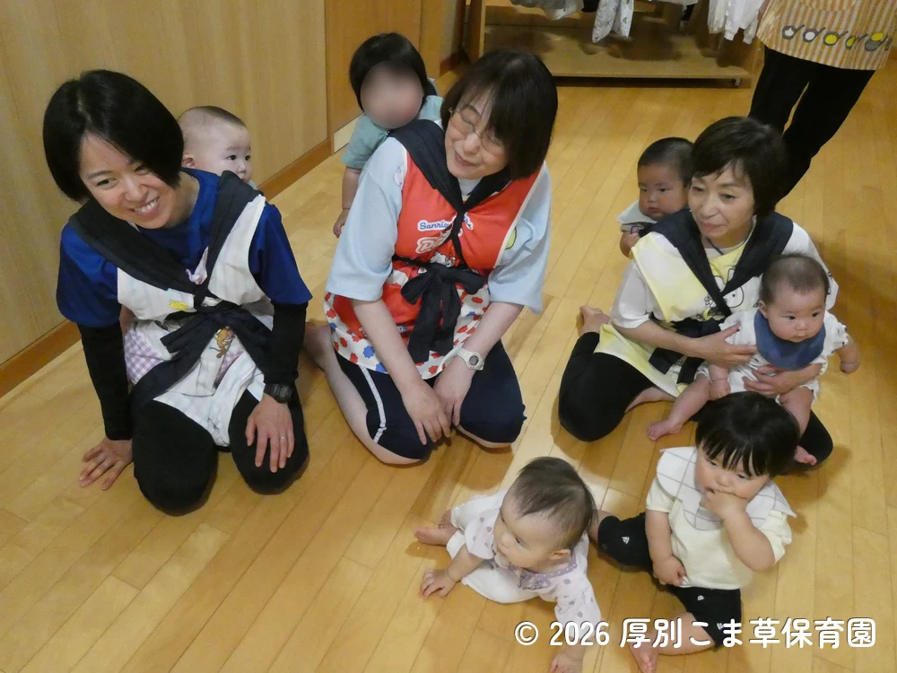 会が始まる前に先生の説明をしっかり聞いている子どもたちの様子