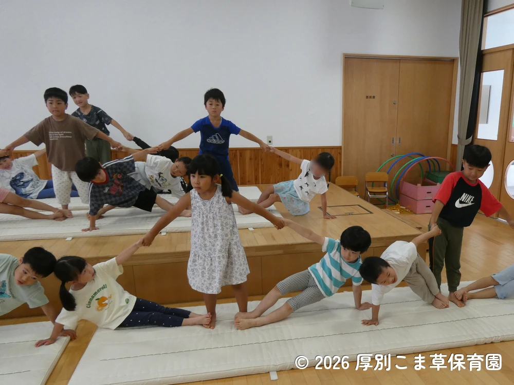 クラス発表をしているひまわり組（５歳児）の子どもたちの様子